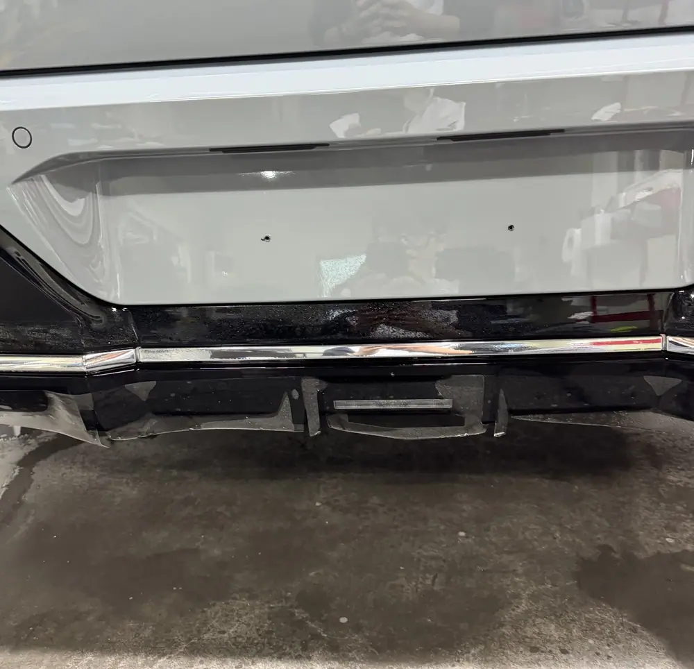 BMW i7 전체 PPF 시공 중
