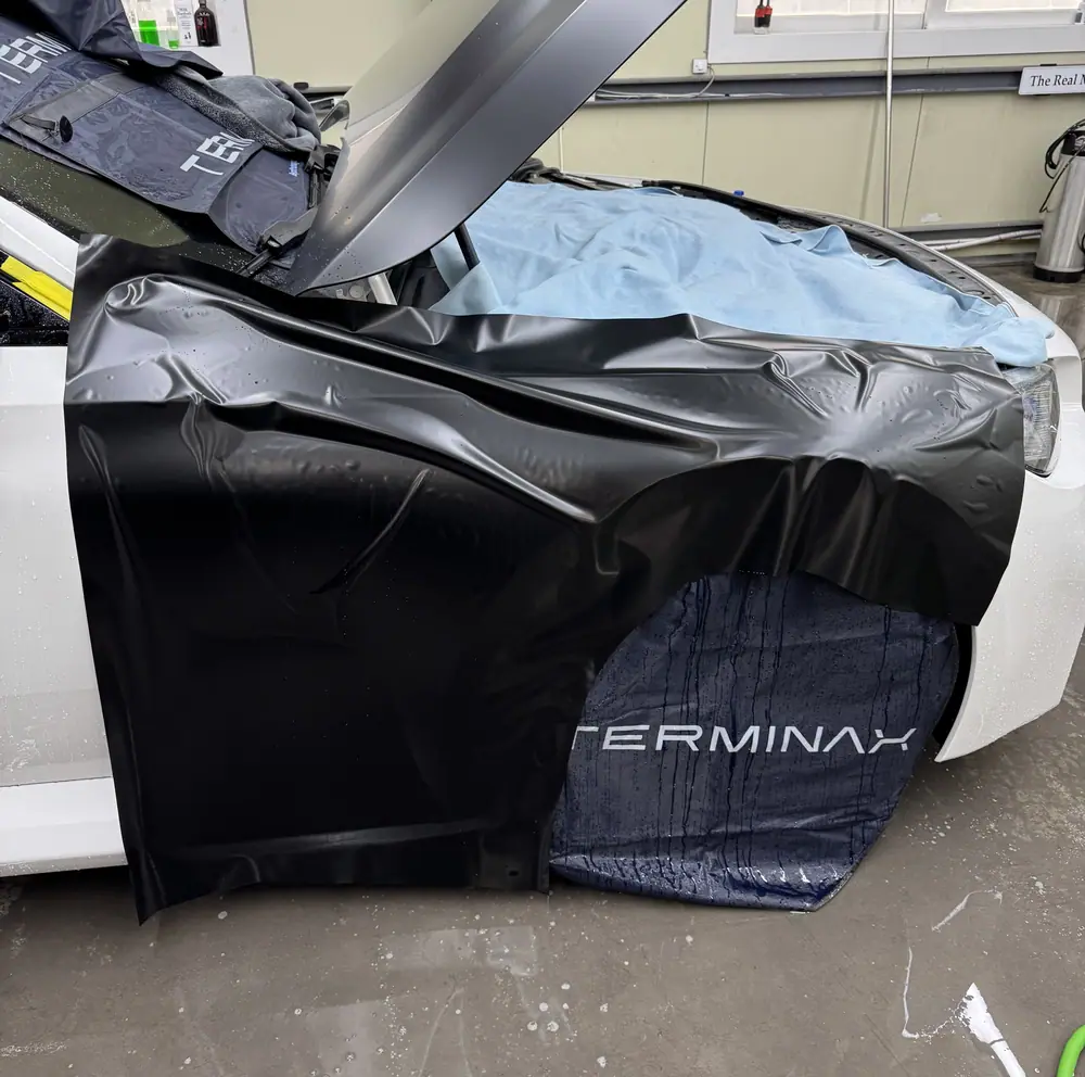 BMW M2 컬러 PPF 시공 중